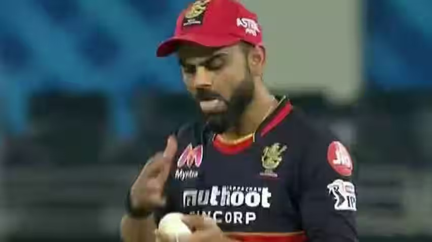 Virat Kohli using saliva on the ball in IPL 2021